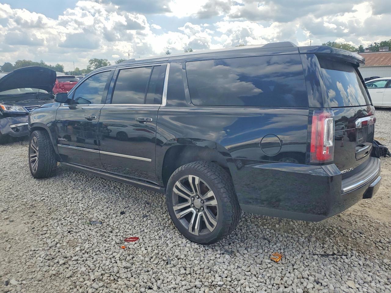 2024 GMC Yukon Xl At4 - Image 2
