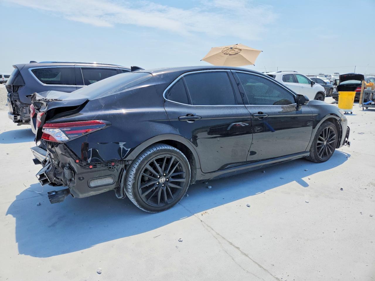 2022 Toyota Camry Xse - Фото 3