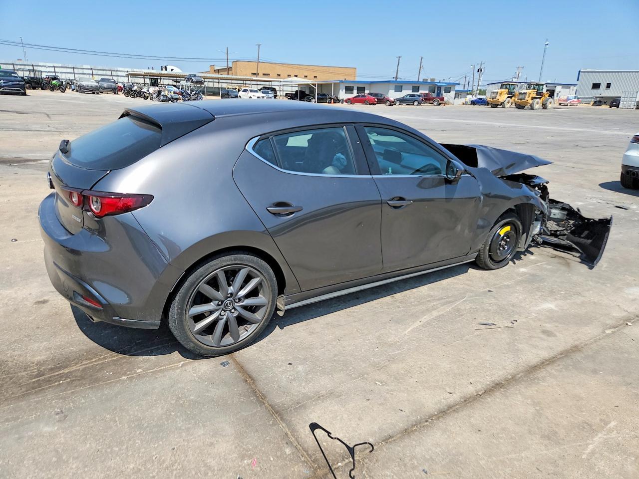 2023 Mazda 3 Preferred - Image 3