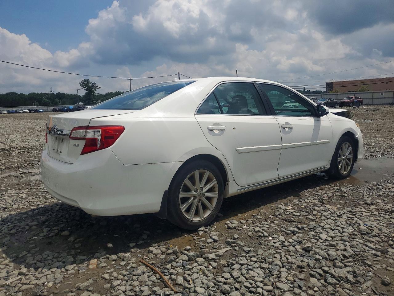 2014 Toyota Camry Xle - Image 3