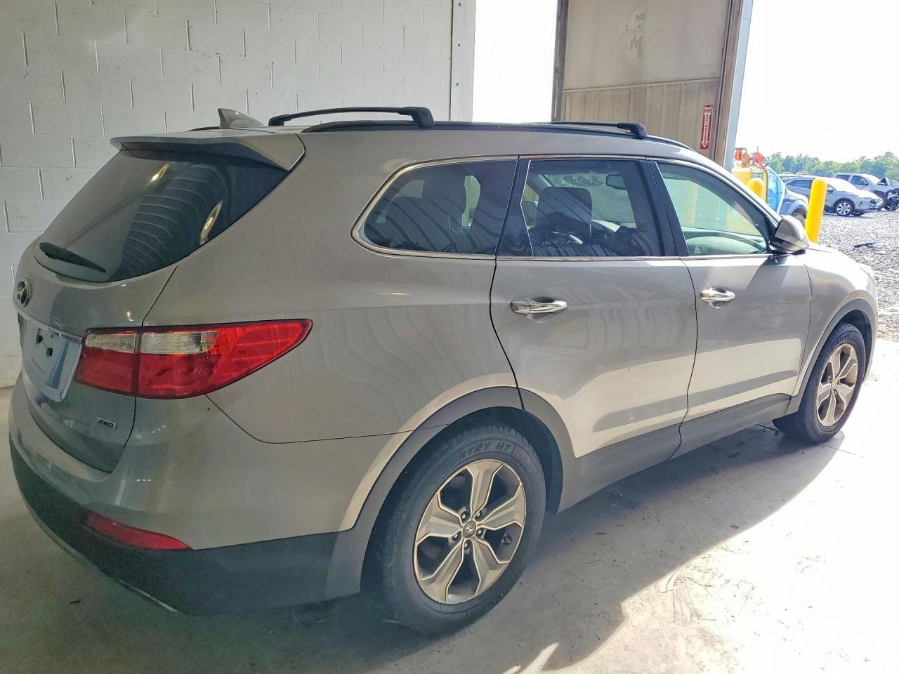 2016 Hyundai Santa Fe Se - Image 3