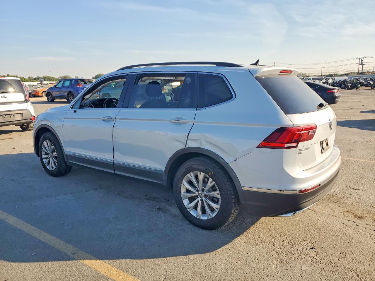 2018 Volkswagen Tiguan Se - Image 2