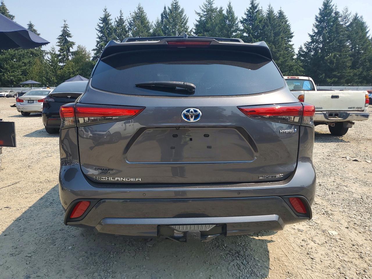 2023 Toyota Highlander Hybrid Limited - Image 6