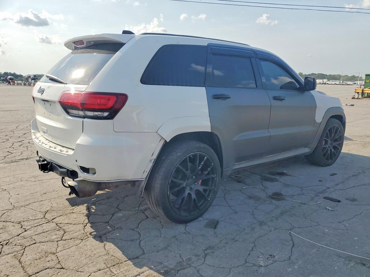 2015 Jeep Grand Cherokee Srt-8 - Image 3