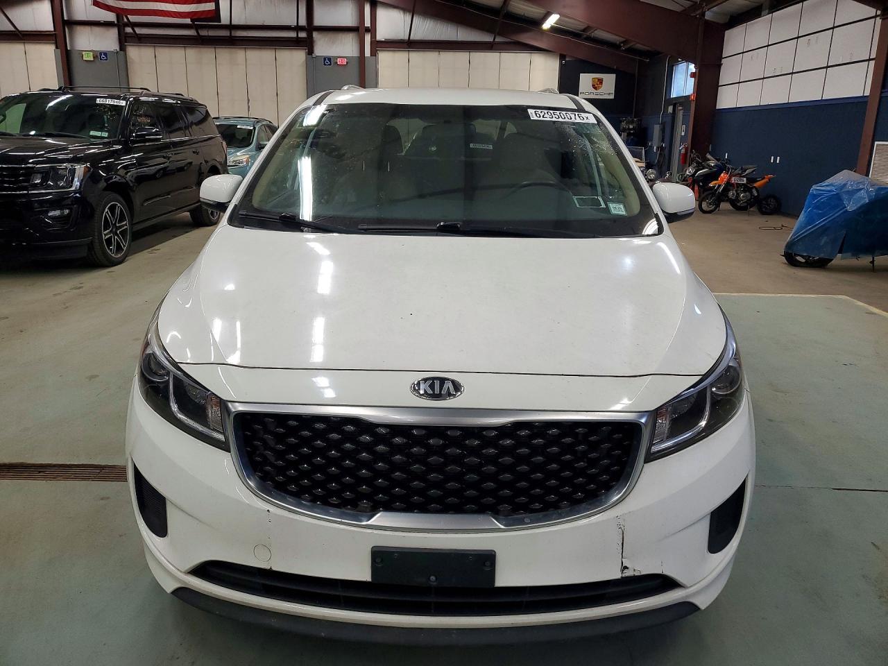 2016 Kia Sedona Lx - Фото 5
