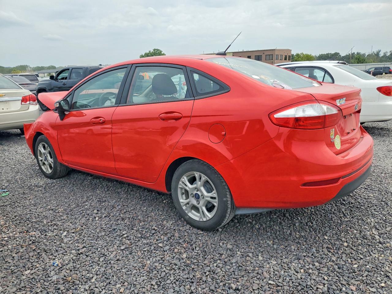 2014 Ford Fiesta Se - Фото 2