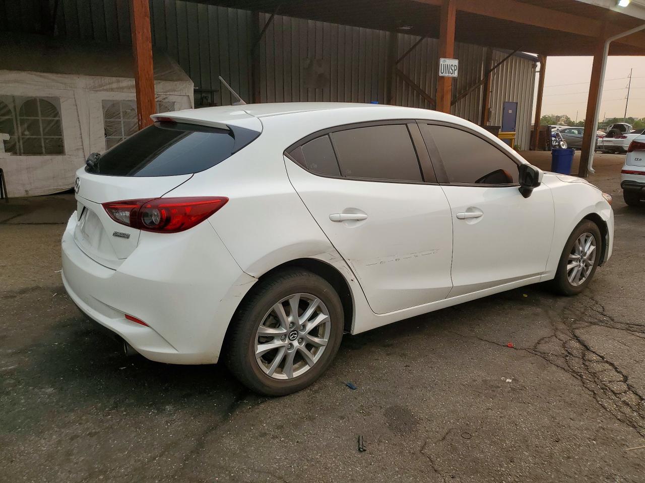 2018 Mazda 3 Sport - Image 3