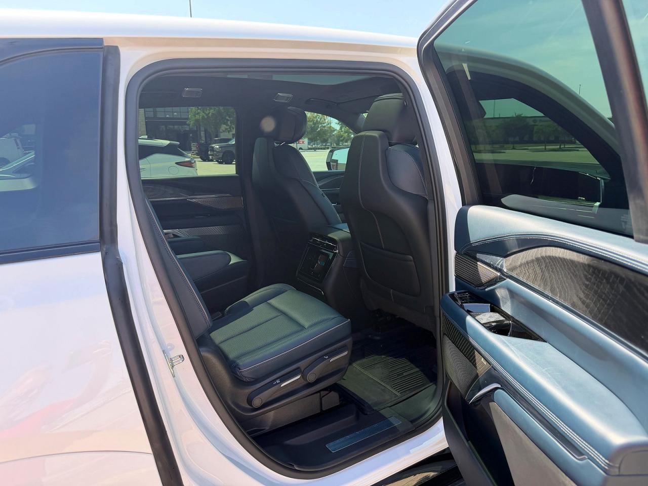 2025 Cadillac Escalade Iq Sport-2 - Image 6