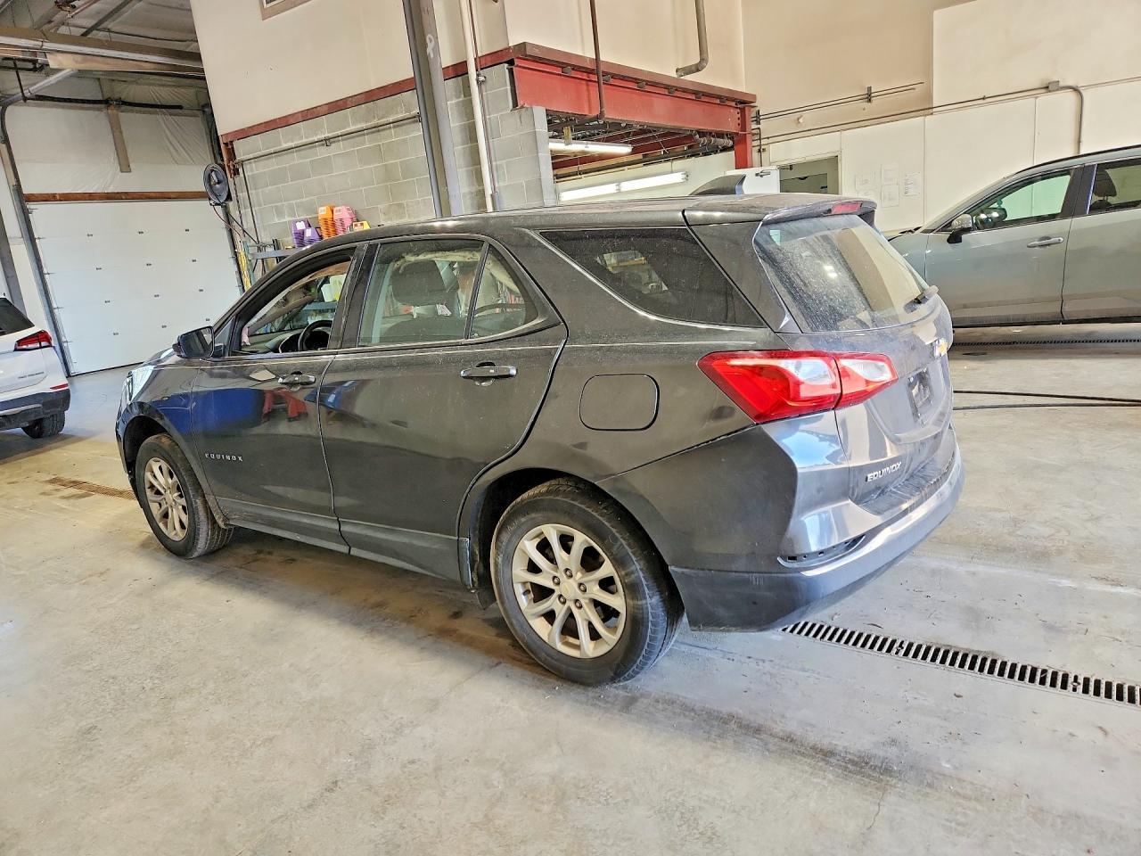 2018 Chevrolet Equinox Ls - Фото 2