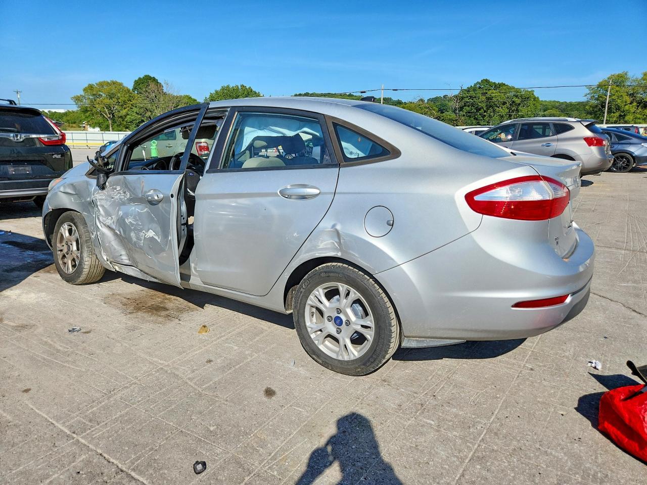 2016 Ford Fiesta Se - Фото 2