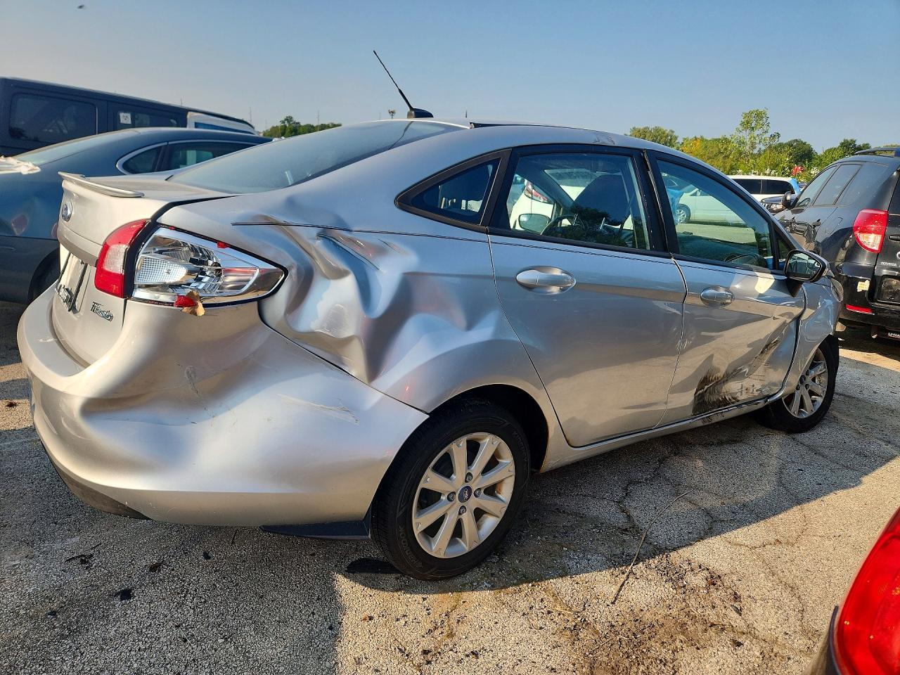 2013 Ford Fiesta Se - Фото 3