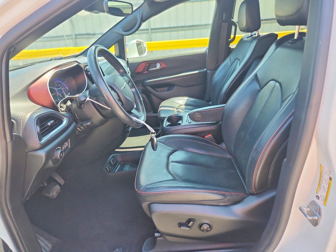 2020 Chrysler Pacifica Limited - Image 7