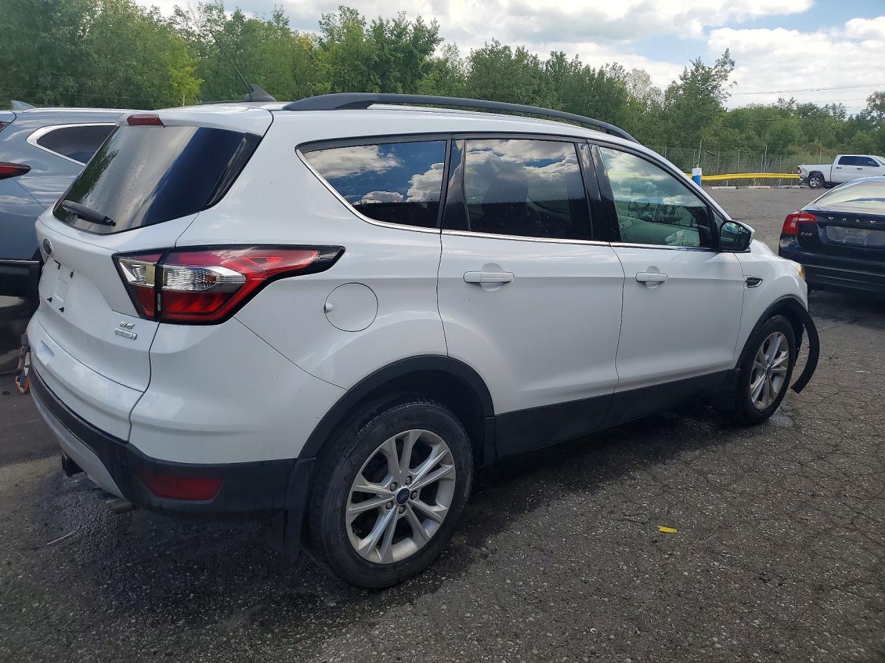 2018 Ford Escape Se - Фото 3