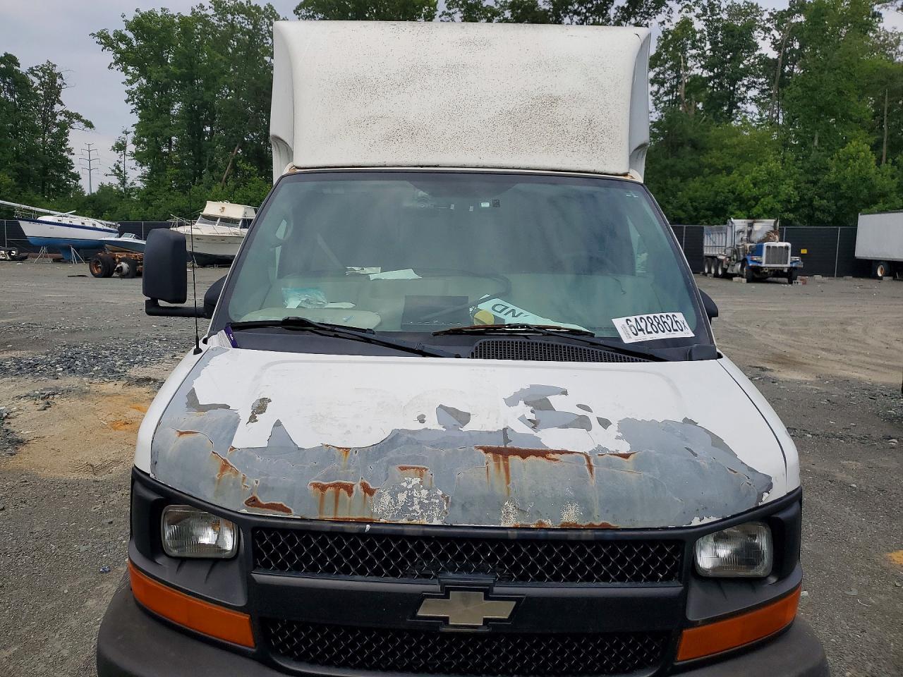 2010 Chevrolet Express Delivery Truck - Image 5