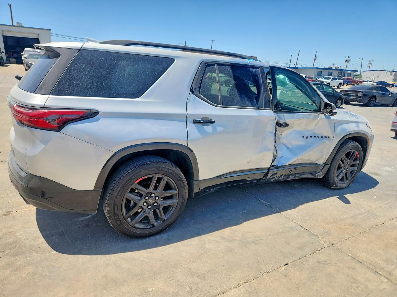 2022 Chevrolet Traverse Premier - Фото 3