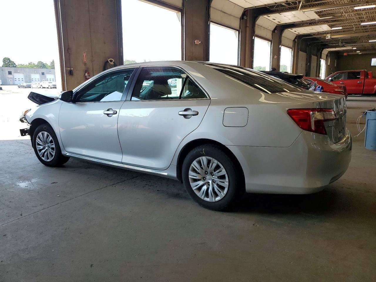 2014 Toyota Camry Le - Фото 2