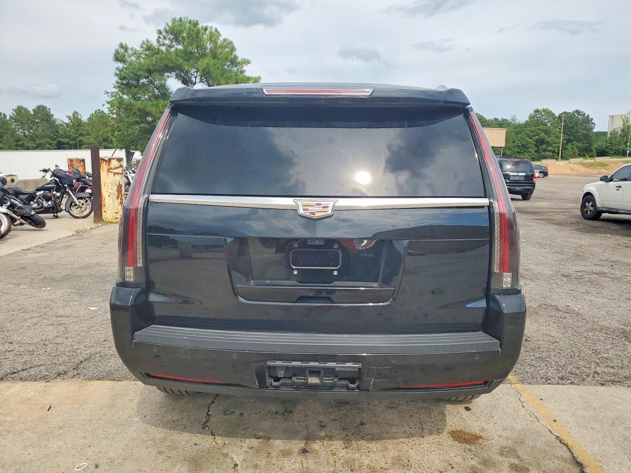 2018 Cadillac Escalade Luxury - Image 6