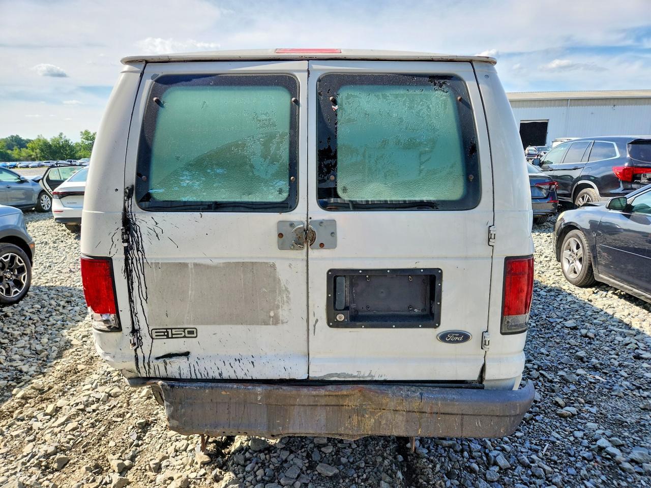 2004 Ford Econoline E150 Van - Image 6