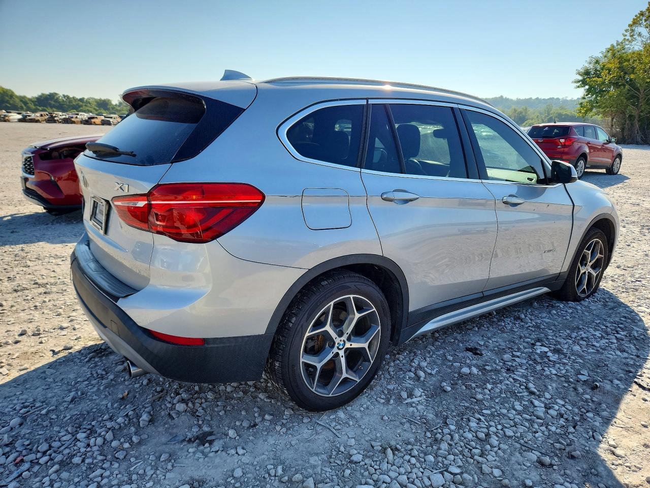2018 BMW X1 xDrive28I - Фото 3