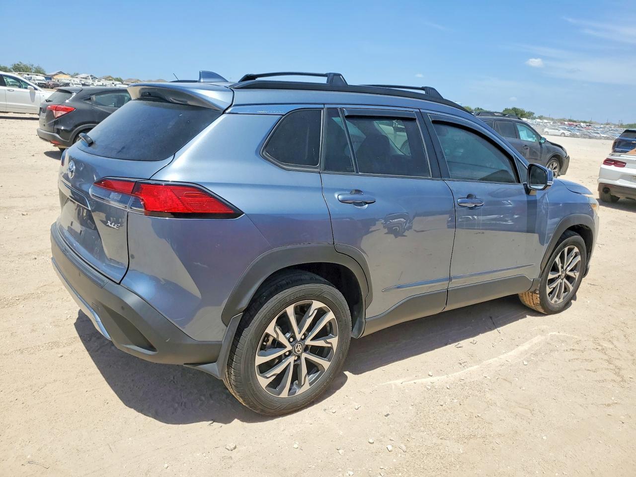 2024 Toyota Corolla Cross Xle - Image 3