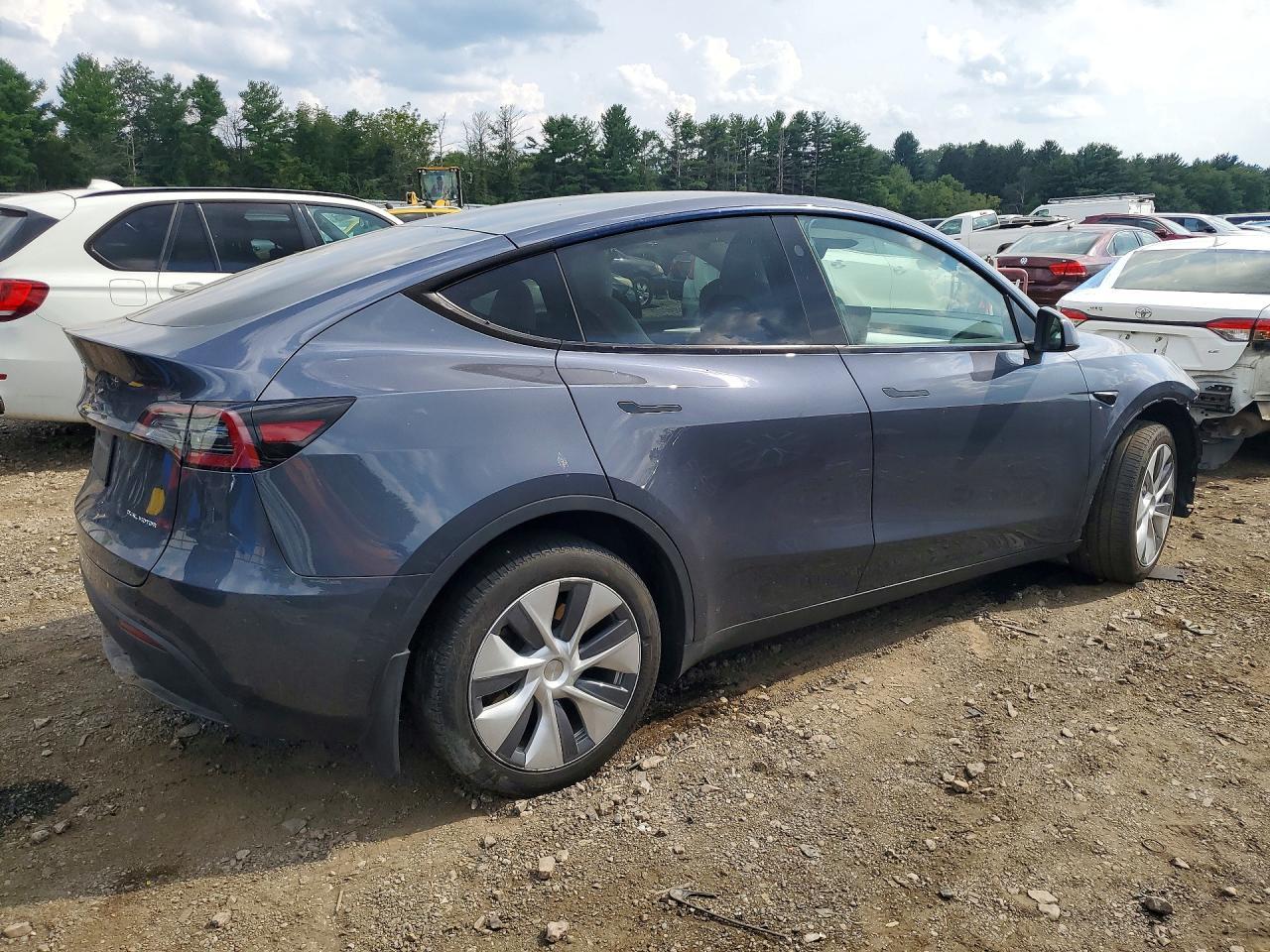 2023 Tesla Model Y - Image 3