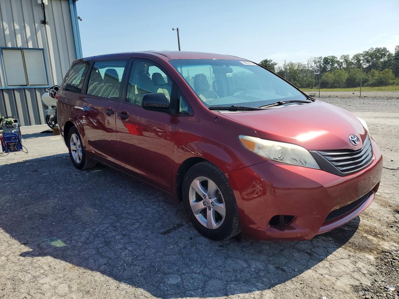 2013 Toyota Sienna L 7-Passenger - Фото 4