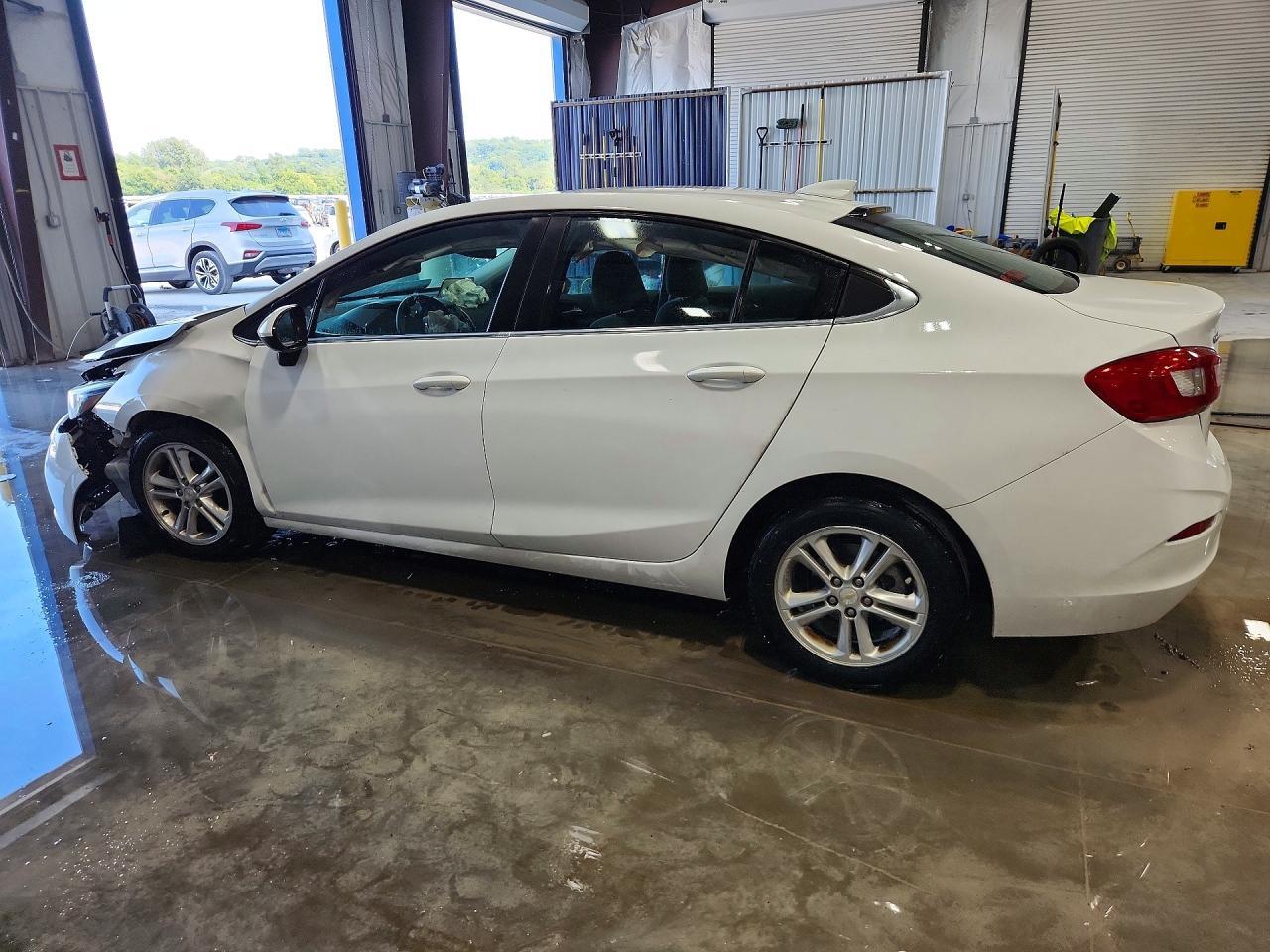2017 Chevrolet Cruze Lt - Фото 2