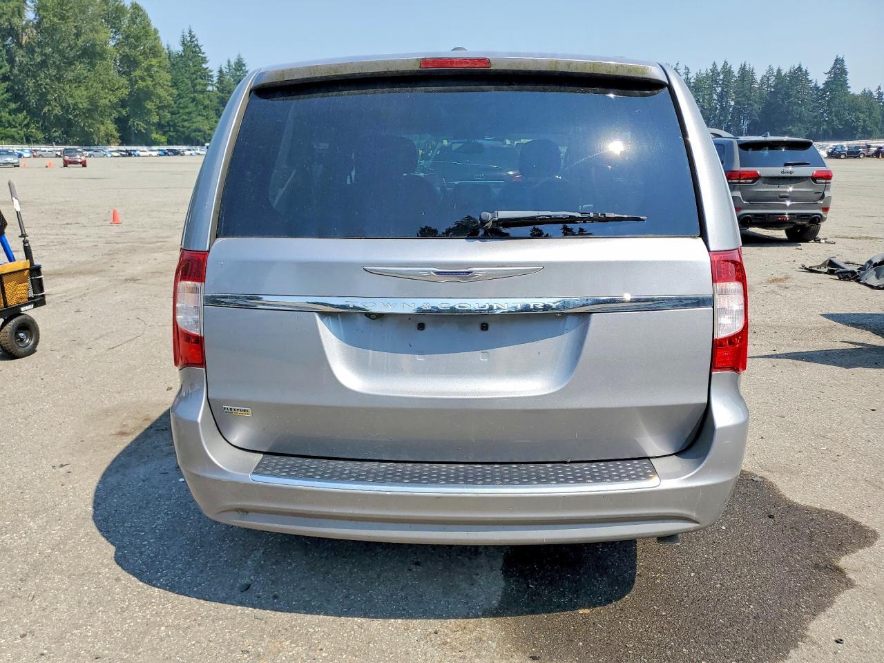 2016 Chrysler Town & Country Touring - Фото 6