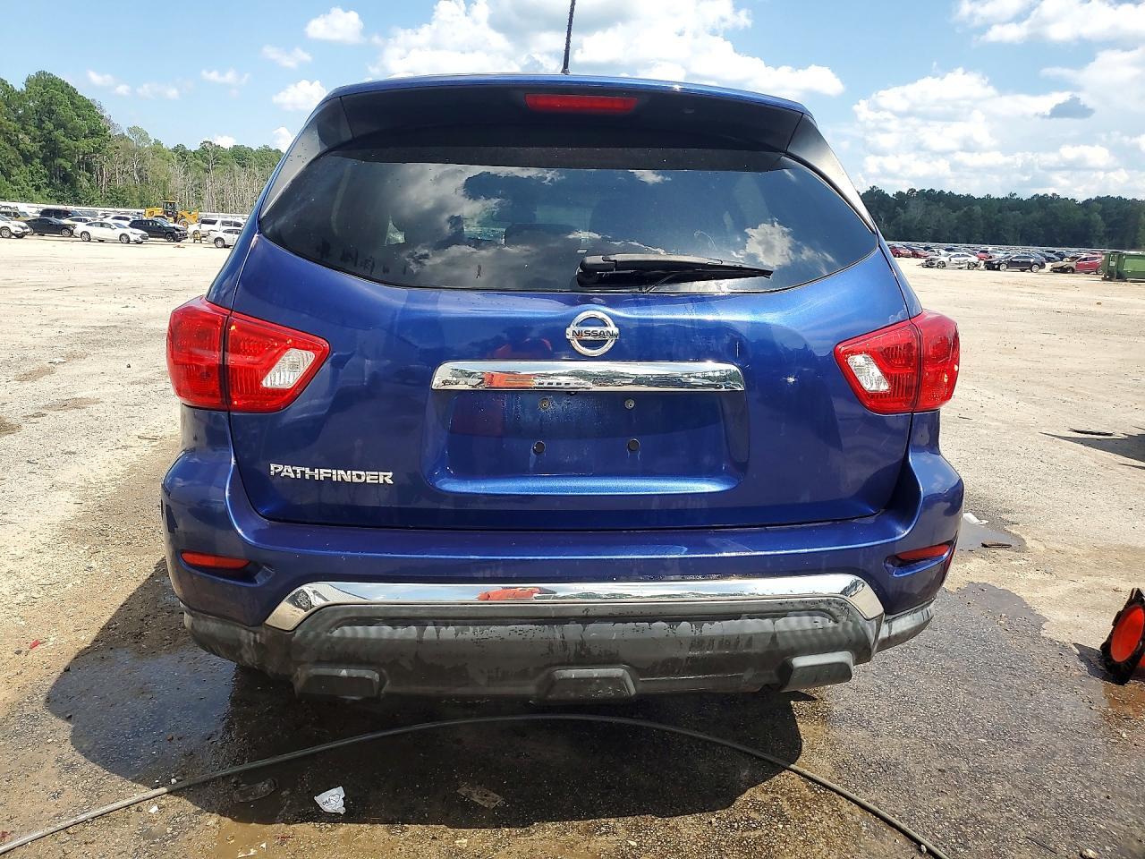 2017 Nissan Pathfinder S - Фото 6