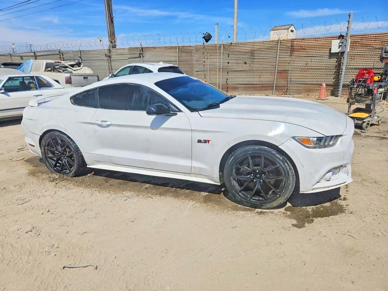 2015 Ford Mustang - Фото 4