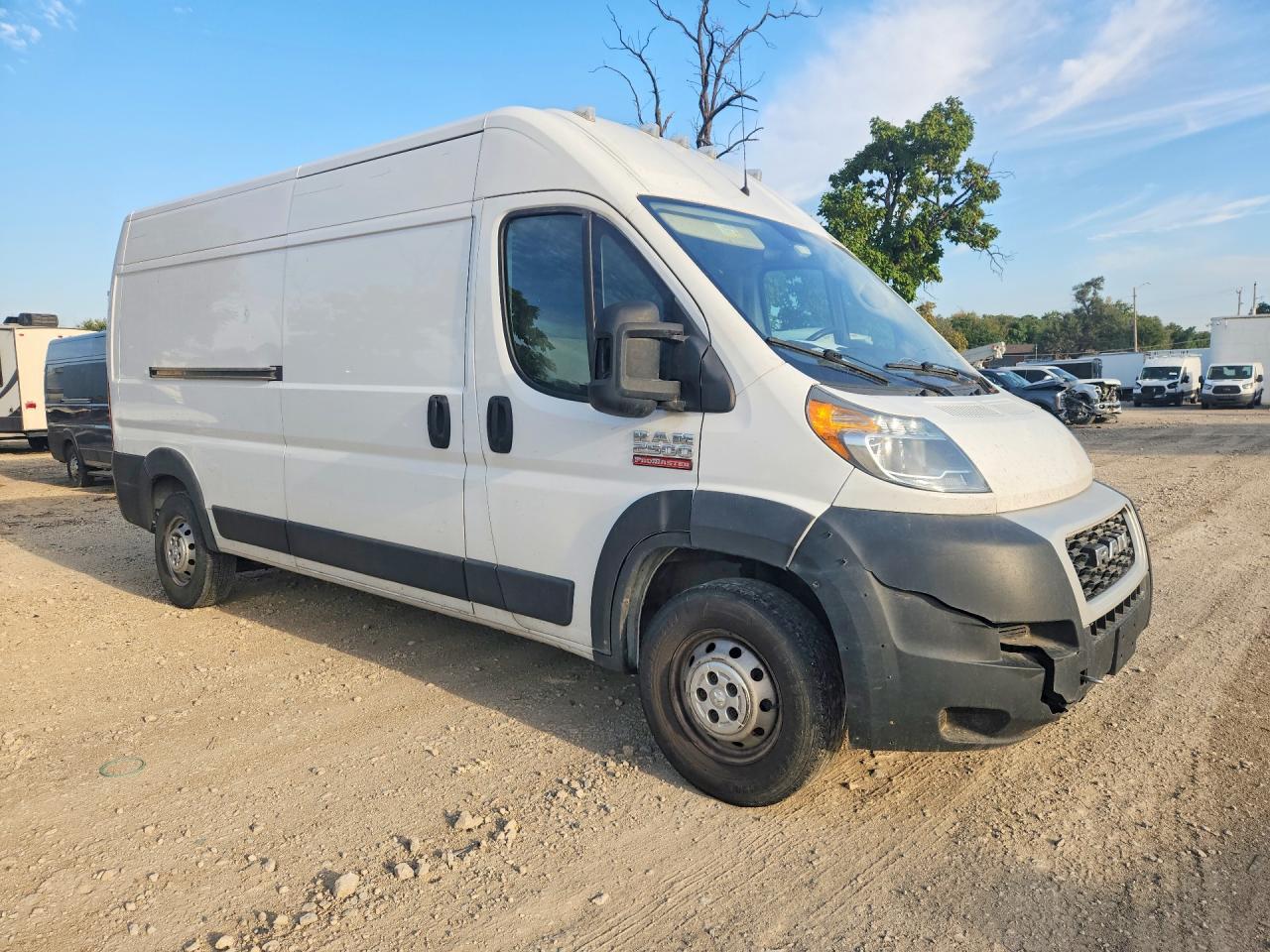 2020 Ram Promaster 2500 Delivery Van - Фото 4