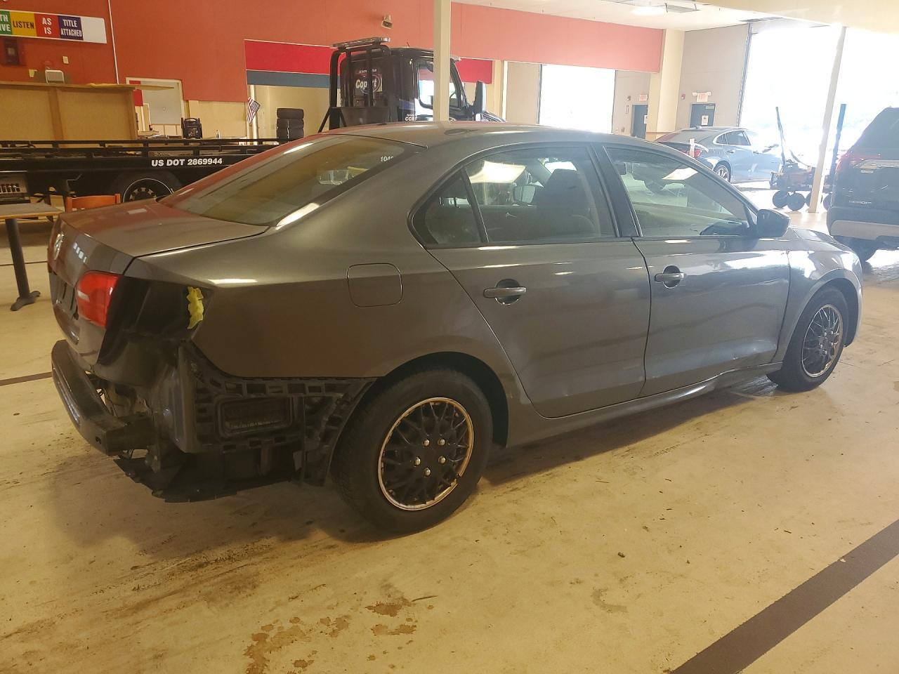 2013 Volkswagen Jetta Base - Image 3