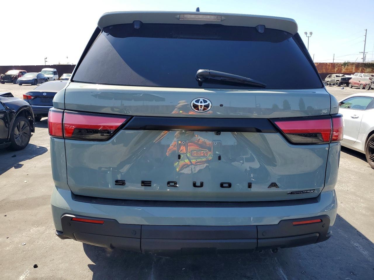 2025 Toyota Sequoia Sr5 - Фото 6