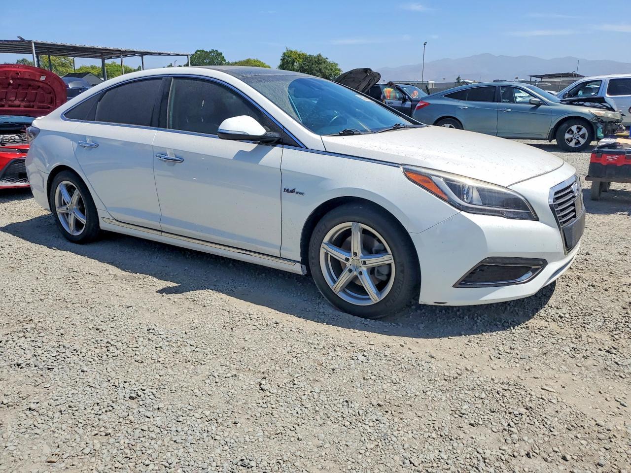 2017 Hyundai Sonata Hybrid Limited - Image 4
