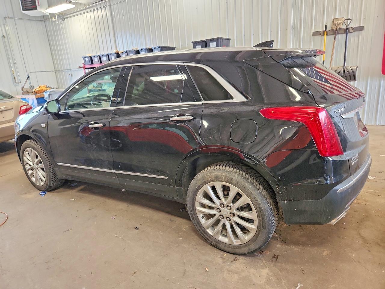 2019 Cadillac Xt5 Luxury - Image 2