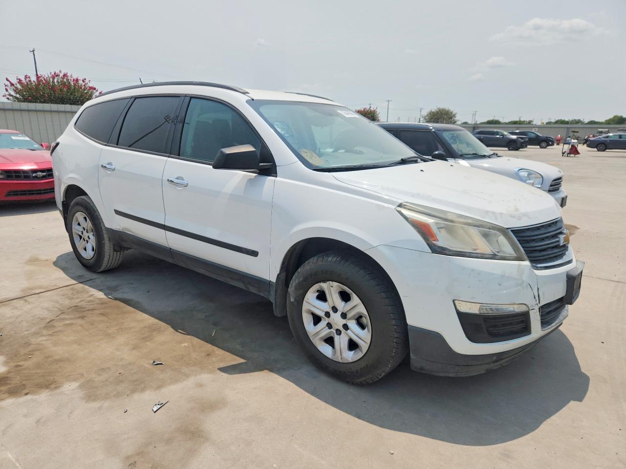 2017 Chevrolet Traverse Ls - Фото 4