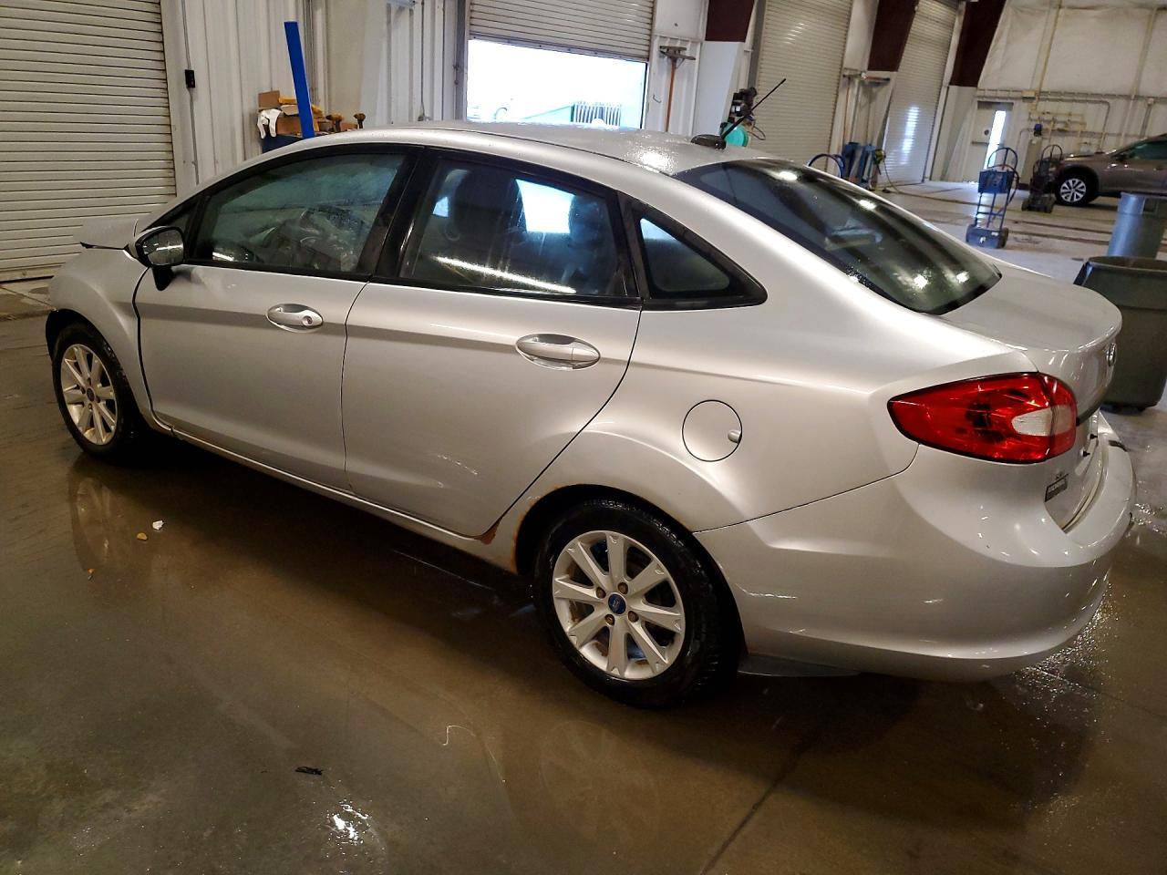 2013 Ford Fiesta Se - Image 2