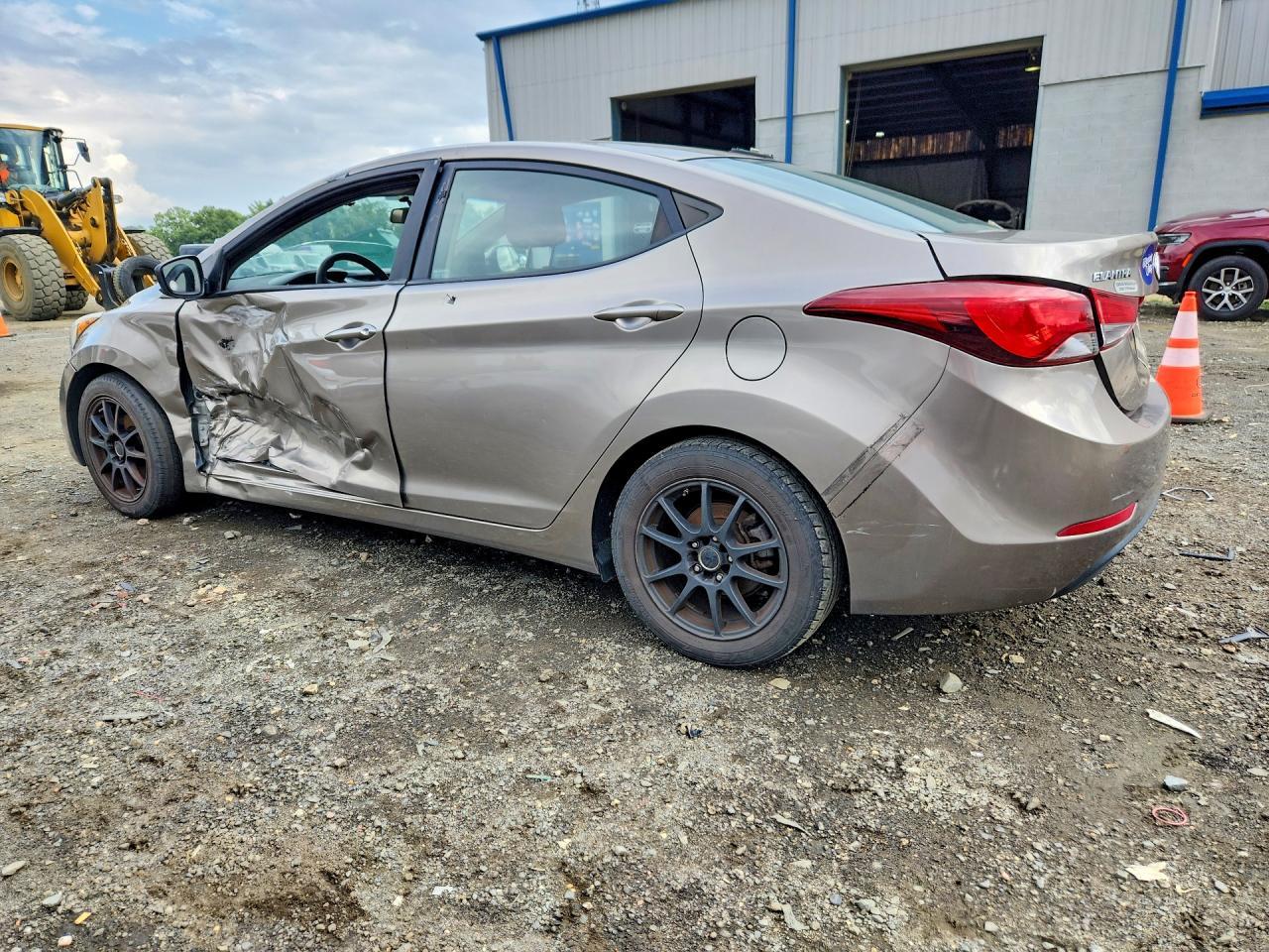 2016 Hyundai Elantra Se - Image 2