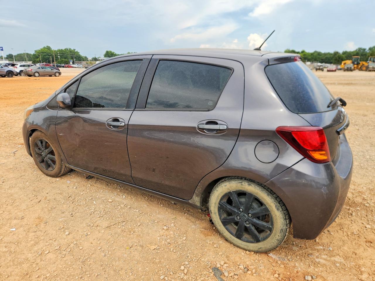 2016 Toyota Yaris 5-Door Le - Фото 2
