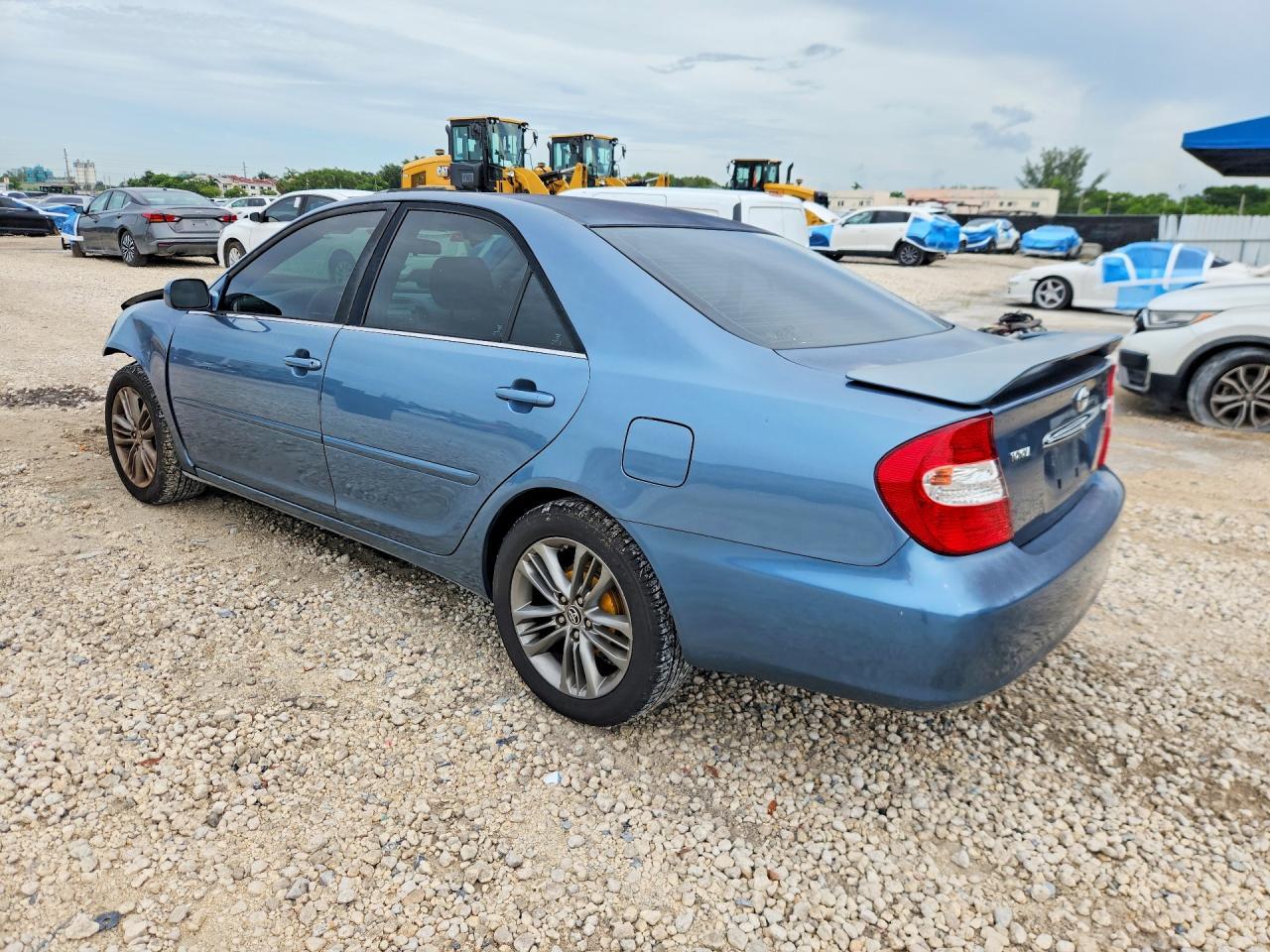 2003 Toyota Camry Le - Фото 2