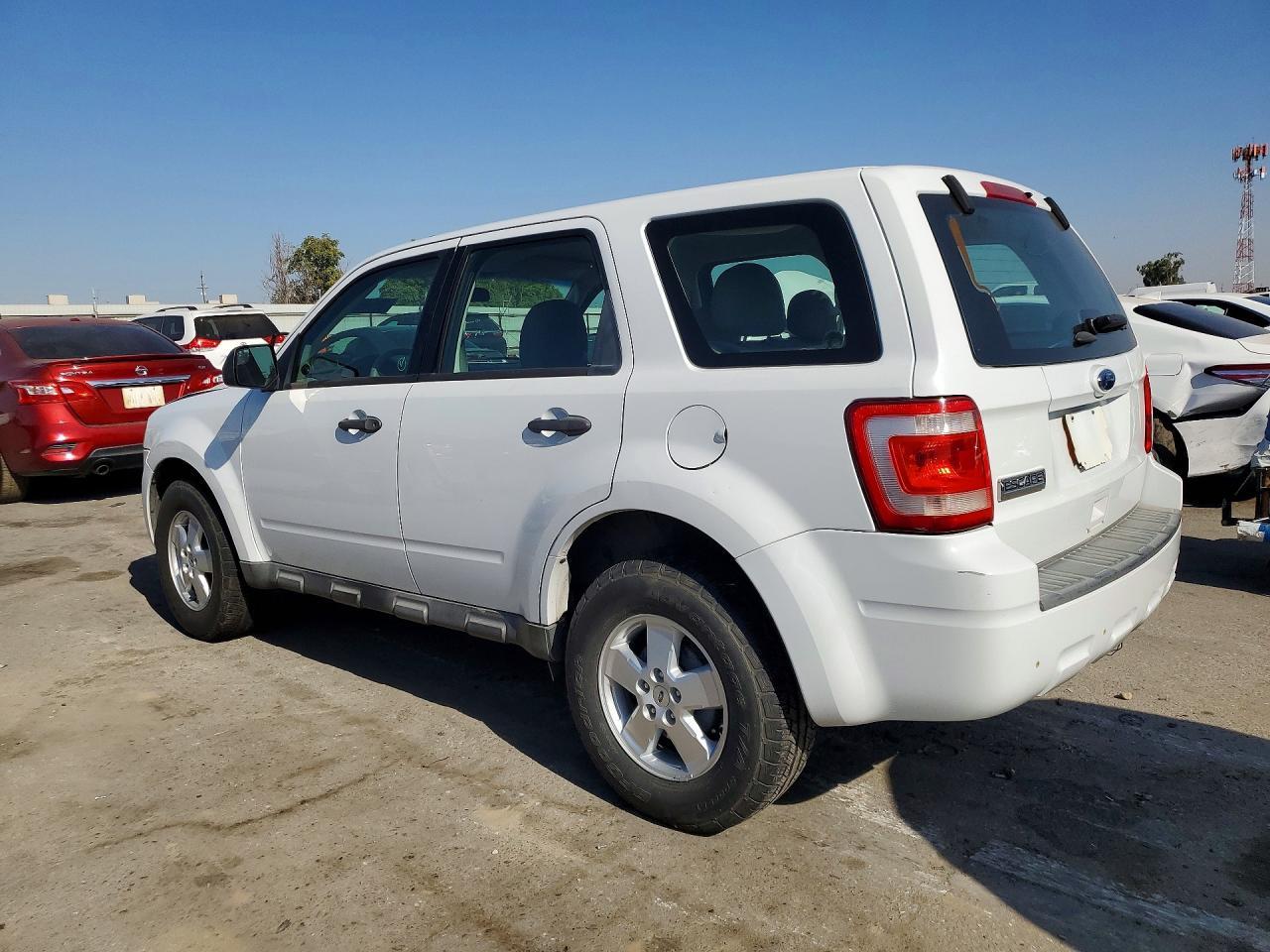 2011 Ford Escape Xls - Image 2