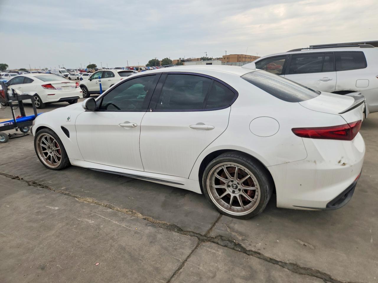 2017 Alfa Romeo Giulia Quadrifoglio - Фото 2