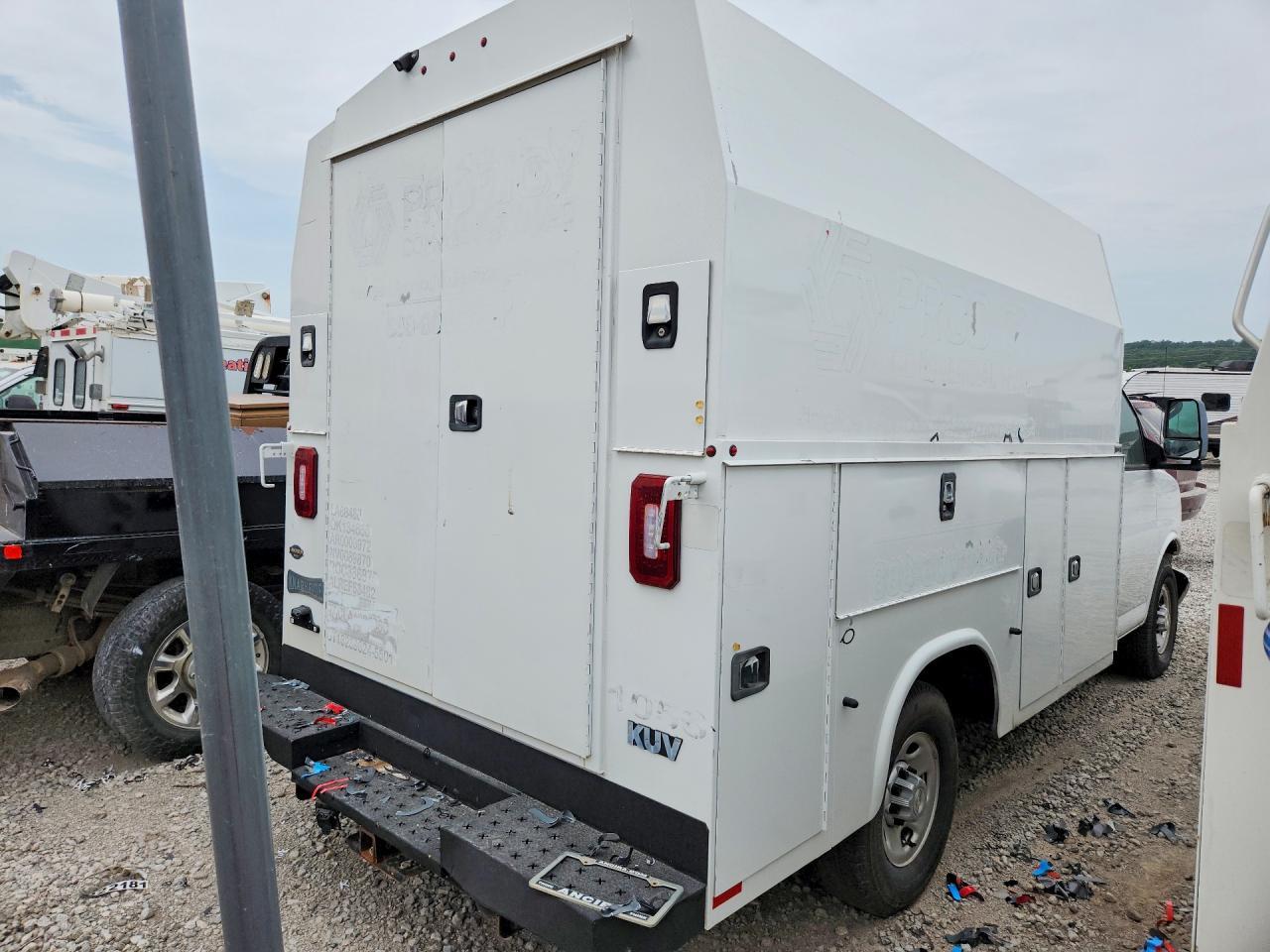 2021 Chevrolet Express - Фото 3