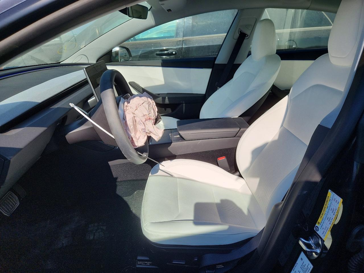 2025 Tesla Model 3 - Фото 7