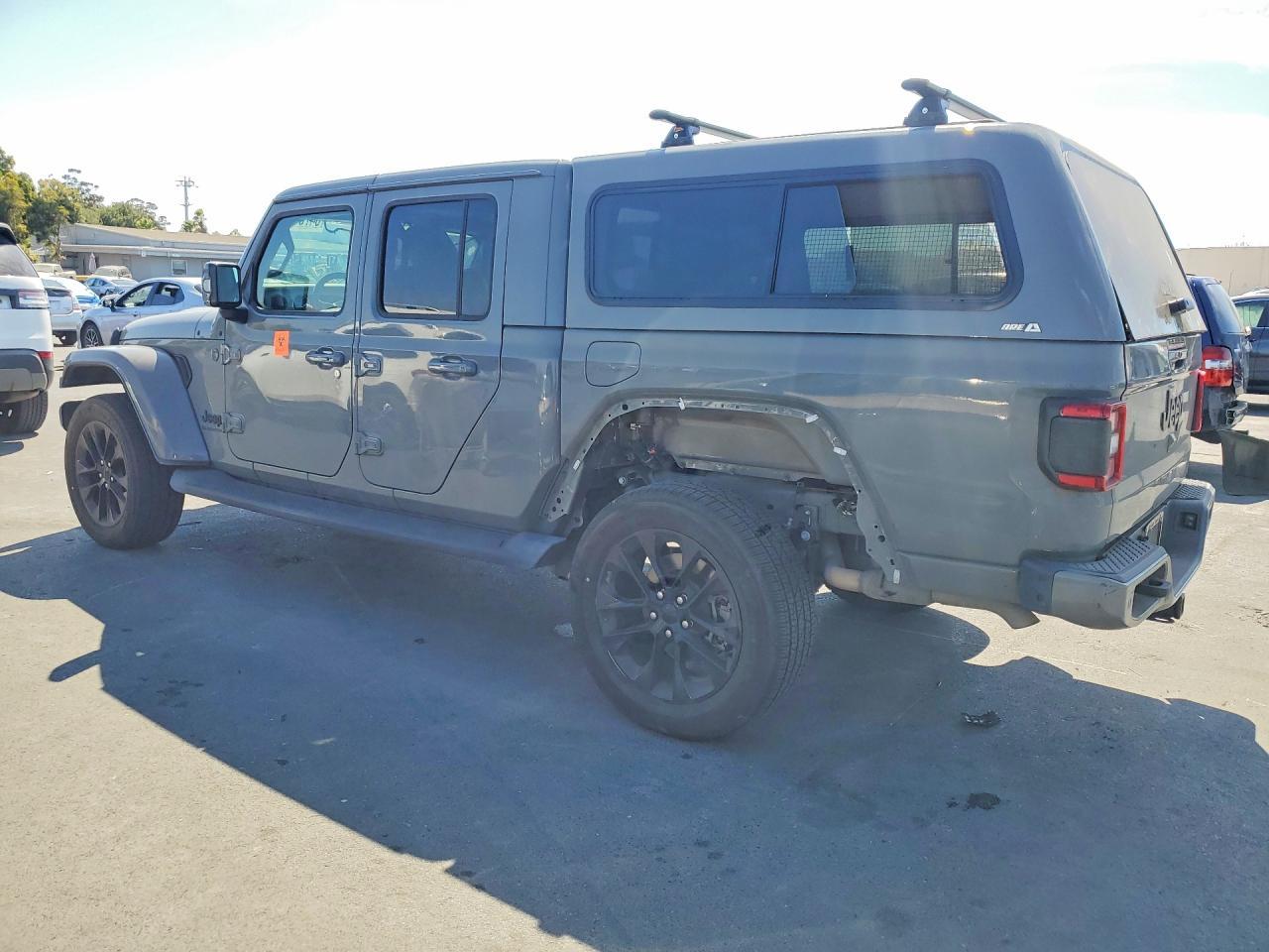 2022 Jeep Gladiator Overland - Image 2
