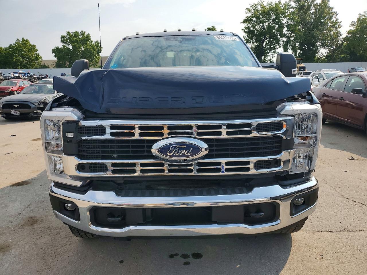 2023 Ford F350 Super Duty - Фото 5