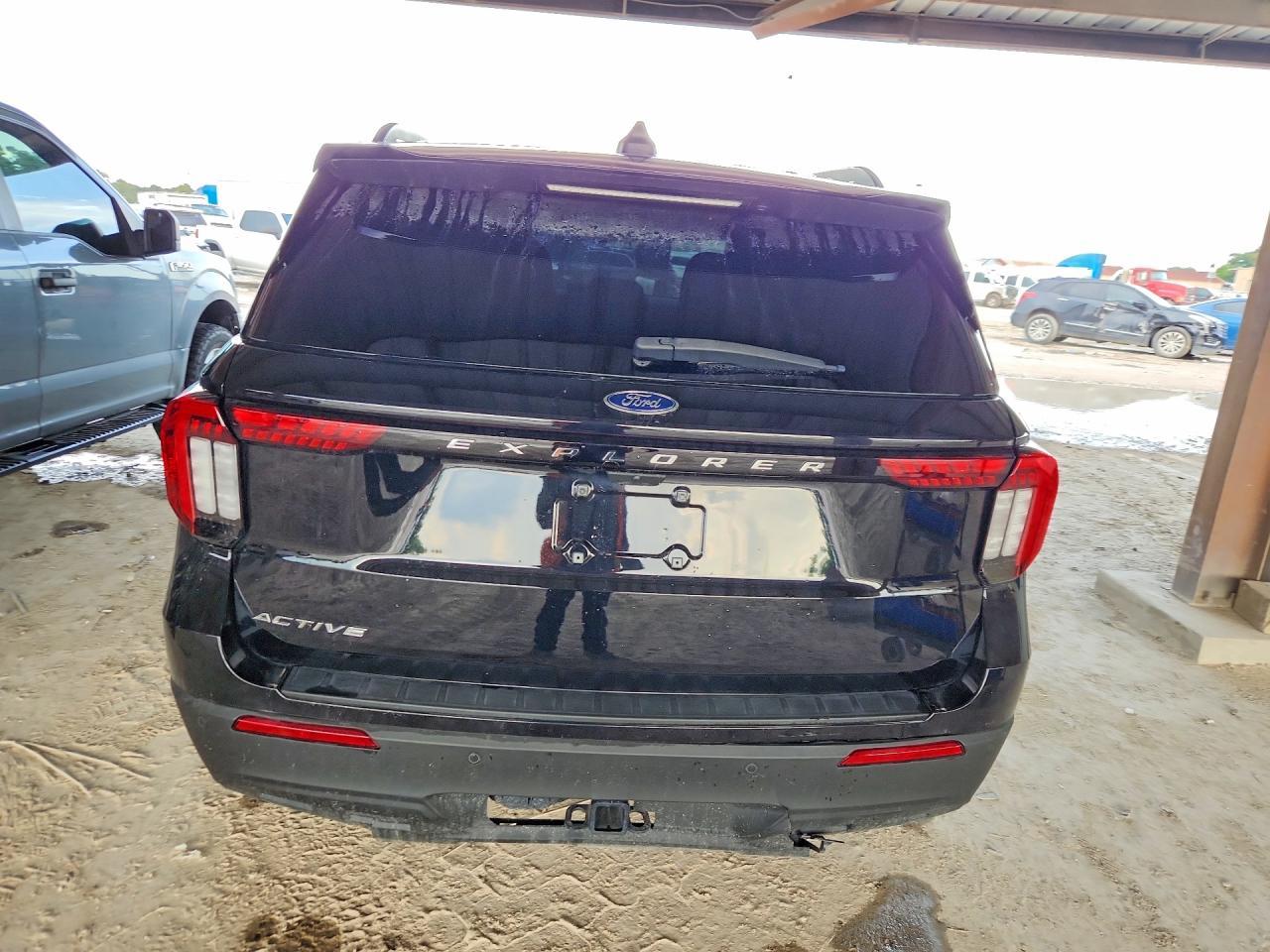 2025 Ford Explorer Active - Фото 6