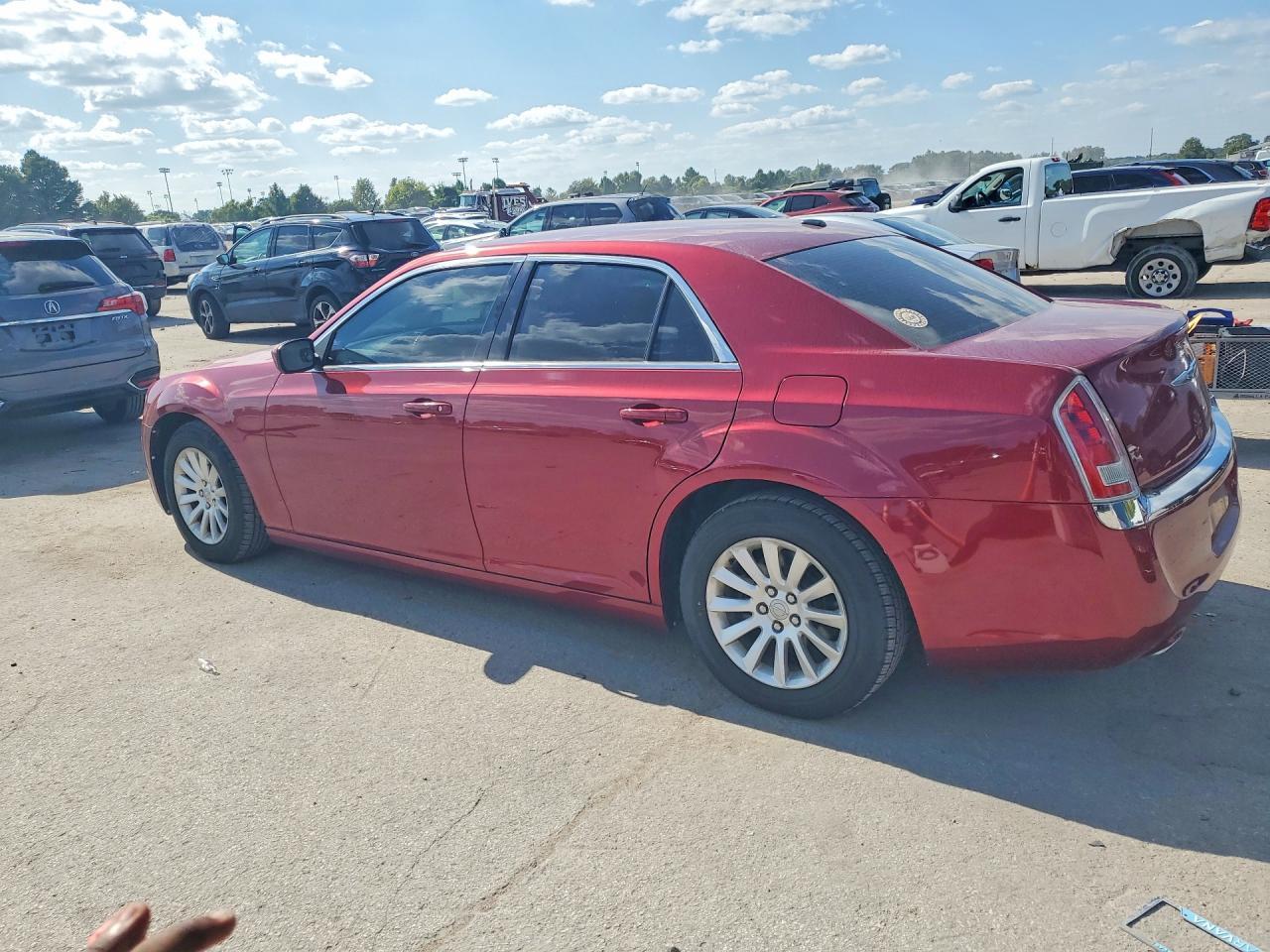 2013 Chrysler 300 - Фото 2
