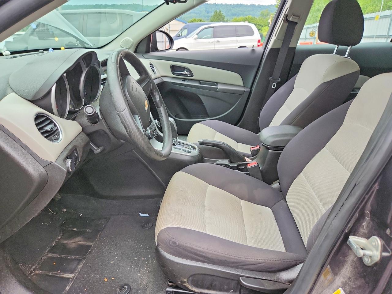 2014 Chevrolet Cruze Ls - Image 7