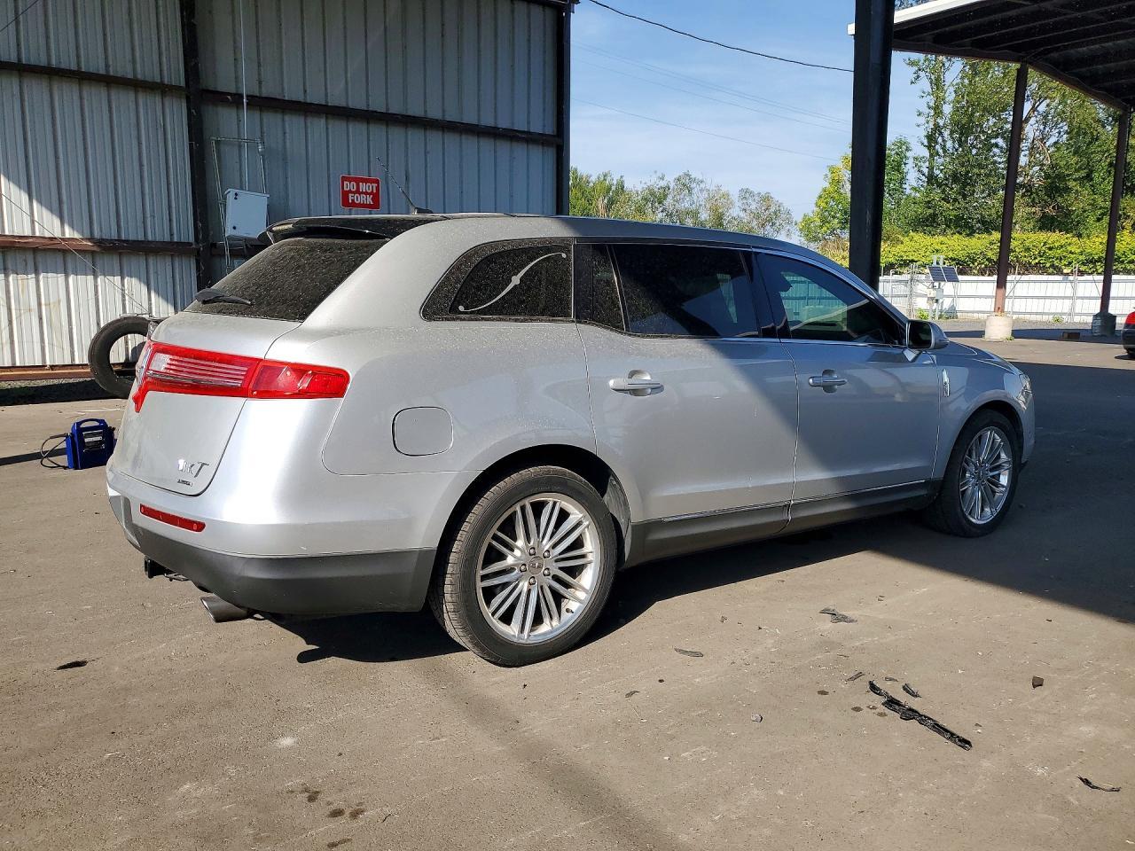 2010 Lincoln Mkt Livery - Фото 3
